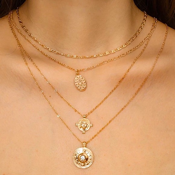 ⚜️[𝟯/$𝟭𝟴]⚜️4 Layered Gold Boho Charm Choker NEW - Picture 4 of 7